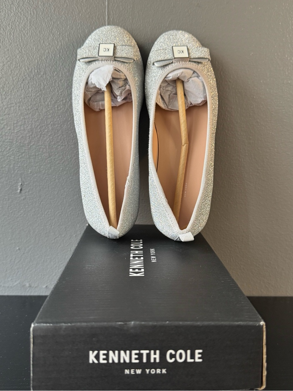 Brand New Kenneth Cole Daisy Rylee Silver Size 2